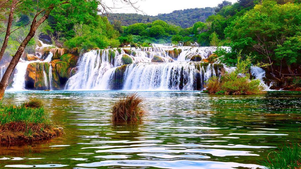Отель Matanovi Dvori-Krka National Park Лозовац Экстерьер фото